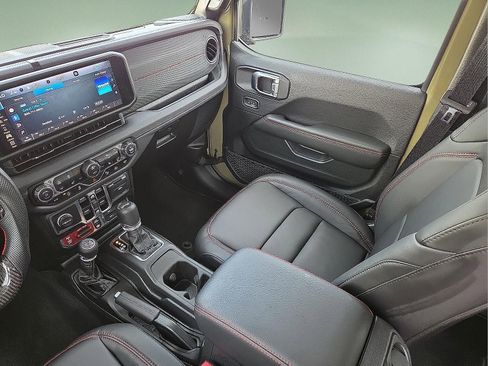 Used 2025 Jeep Wrangler Unlimited Rubicon AWD/4WD image 12