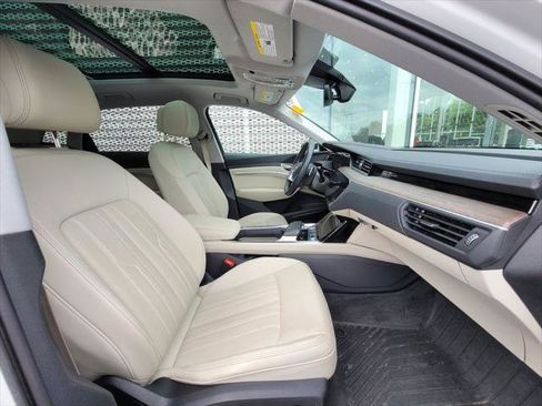 Used 2024 Audi Q8 e-tron Premium Plus w/ Premium Plus Package AWD/4WD image 23