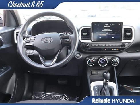 Used 2022 Hyundai Venue Limited FWD image 19