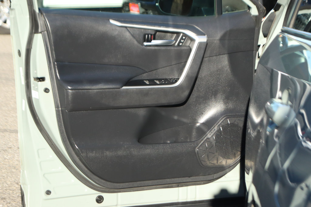 Used 2021 Toyota RAV4 XLE Premium AWD/4WD image 15