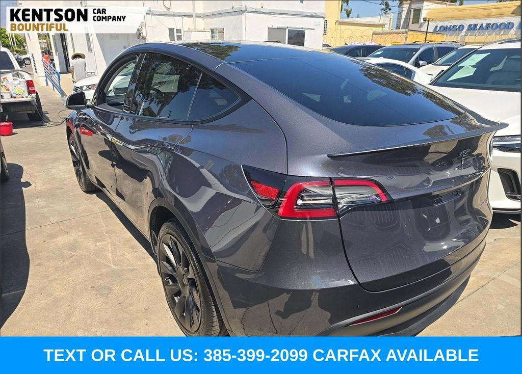Used 2023 Tesla Model Y Long Range AWD/4WD image 2