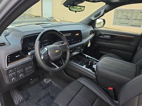 New 2026 Chevrolet Suburban High Country w/ LPO, Illumination Package AWD/4WD image 17
