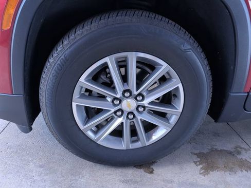 Used 2023 Chevrolet Traverse LT FWD image 20