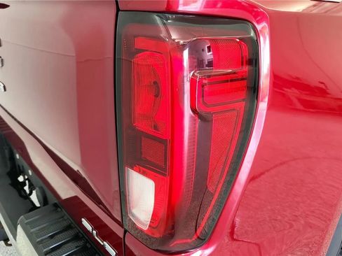 Used 2019 GMC Sierra 1500 SLE w/ X31 Off-Road Package AWD/4WD image 15