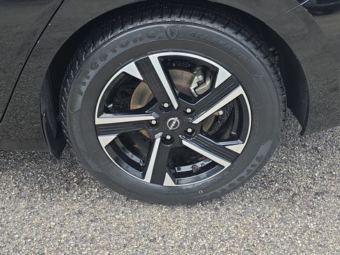 Used 2025 Nissan Sentra SV FWD image 12