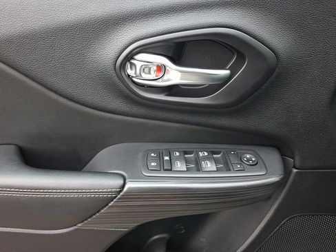 Used 2017 Jeep Cherokee Limited AWD/4WD image 13