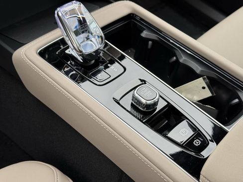 New 2026 Volvo XC90 B6 Plus w/ Protection Package Premier image 25