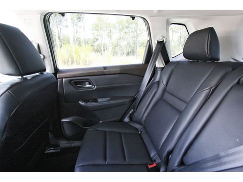 Used 2022 Nissan Rogue SV w/ SV Premium Package FWD image 13