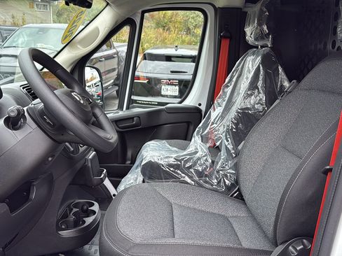 Used 2025 RAM ProMaster 2500 w/ Premium Convenience Group image 12