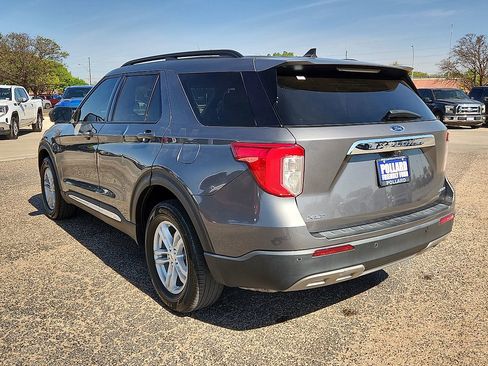 Used 2022 Ford Explorer XLT w/ Equipment Group 202A image 2