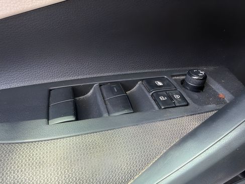 Used 2021 Toyota Corolla LE FWD image 24