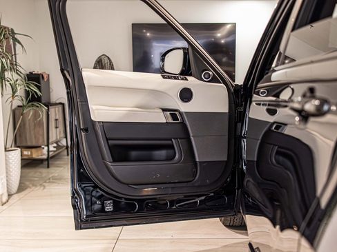 Used 2017 Land Rover Range Rover Sport HSE image 33