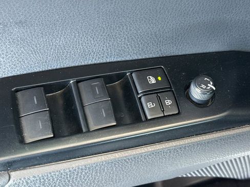 Used 2025 Toyota Camry SE FWD image 18