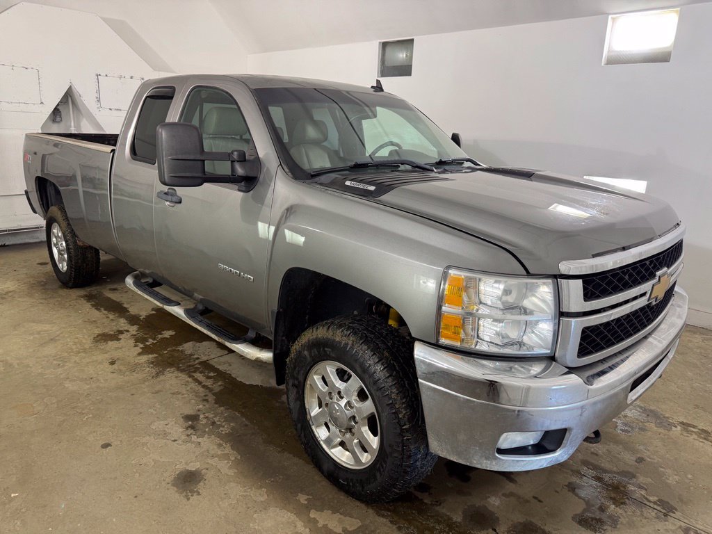 Used 2013 Chevrolet Silverado 3500 LT w/ Interior Plus Package AWD/4WD image 8