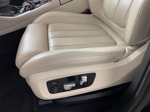 Used 2021 BMW X5 M50i image 12