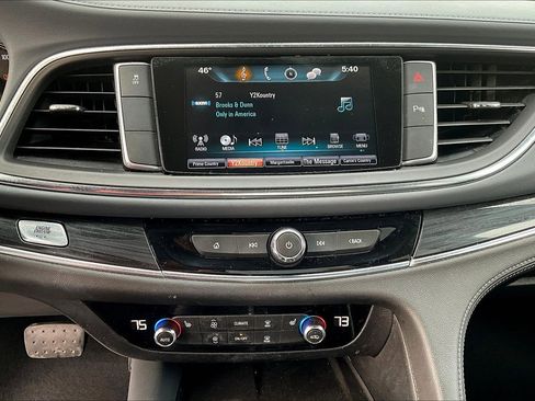 Used 2019 Buick Enclave Essence image 16