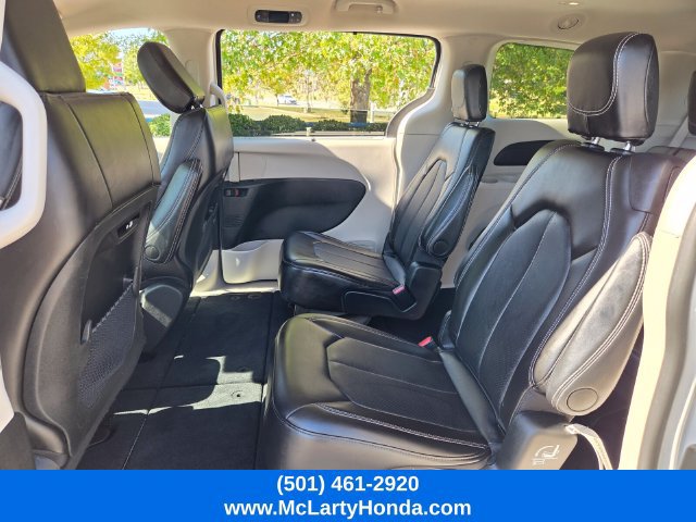 Used 2024 Chrysler Pacifica Touring-L FWD image 12