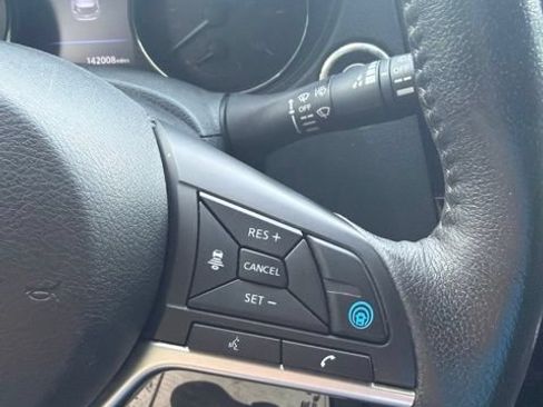 Used 2019 Nissan Rogue SV w/ Premium Package AWD/4WD image 12