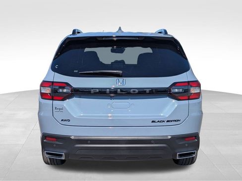 Used 2025 Honda Pilot Black Edition image 4
