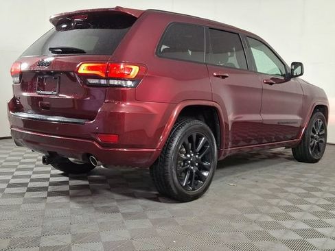 Used 2018 Jeep Grand Cherokee Altitude AWD/4WD image 9