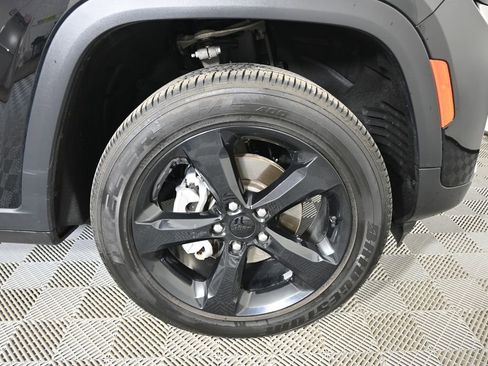Used 2023 Jeep Grand Cherokee Altitude AWD/4WD image 11