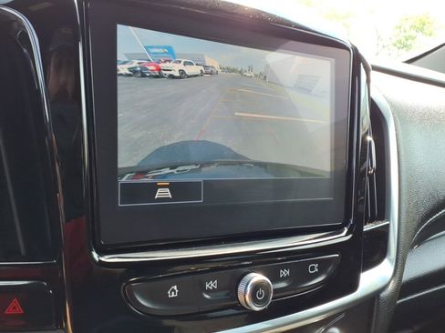 Used 2023 Chevrolet Traverse LT FWD image 11