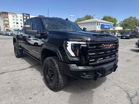 Used 2025 GMC Sierra 2500 AT4X w/ AT4X AEV Edition AWD/4WD image 4