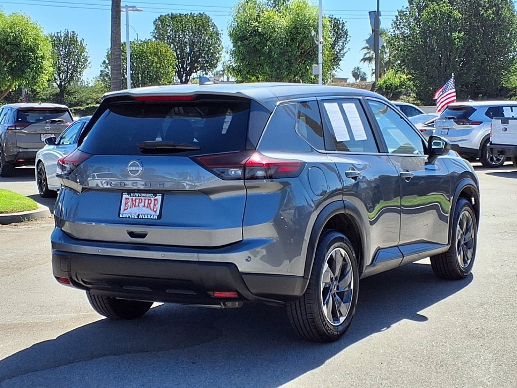 Certified 2025 Nissan Rogue SV FWD image 5