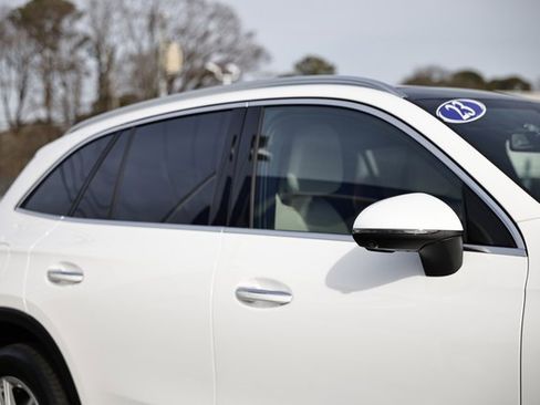 Used 2023 Mercedes-Benz GLC 300 4MATIC image 10