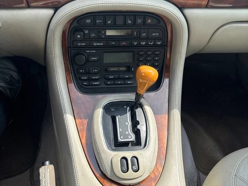 Used 1998 Jaguar XJ8 RWD image 6