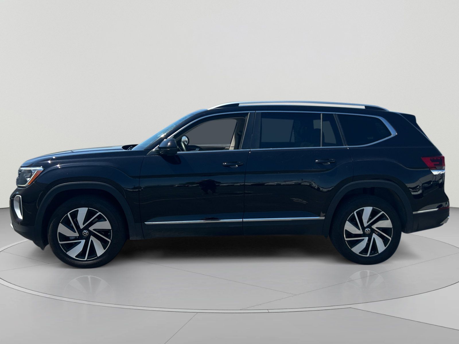 Certified 2025 Volkswagen Atlas SEL AWD/4WD image 2