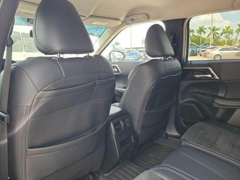 Used 2024 Mitsubishi Outlander SE FWD image 16