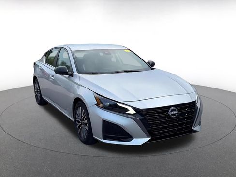 Used 2026 Nissan Altima 2.5 SV FWD image 2