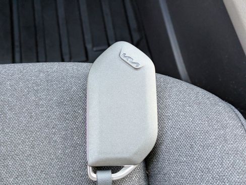 Used 2026 Kia Carnival LX image 39