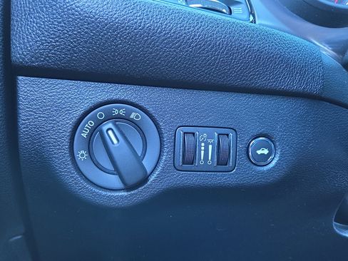 Used 2021 Dodge Challenger SXT image 17