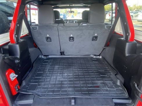 Used 2020 Jeep Wrangler Unlimited Sahara image 24