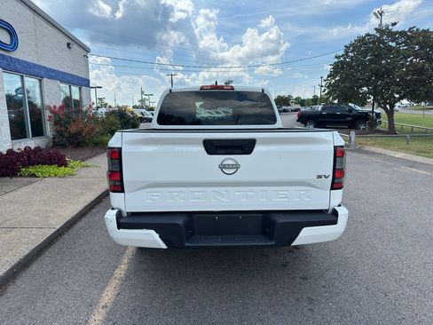 Used 2024 Nissan Frontier SV RWD image 5
