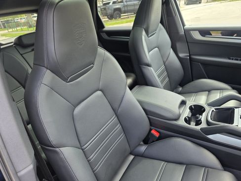 Used 2024 Porsche Cayenne AWD/4WD image 29
