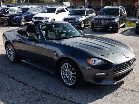 Used 2017 FIAT 124 Spider Classica image 20