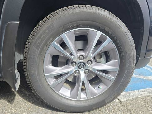 Used 2016 Toyota Highlander Plus AWD/4WD image 4