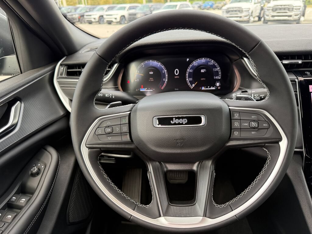 New 2027 Jeep Grand Cherokee Laredo AWD/4WD image 14