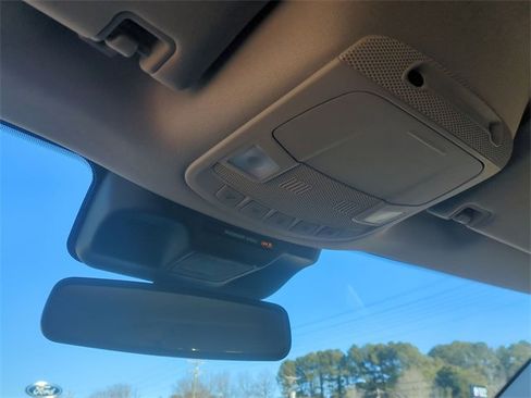 Used 2024 Ford Expedition XLT image 28