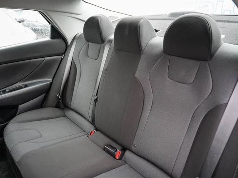 Certified 2025 Hyundai Elantra SE w/ Cargo Package image 18