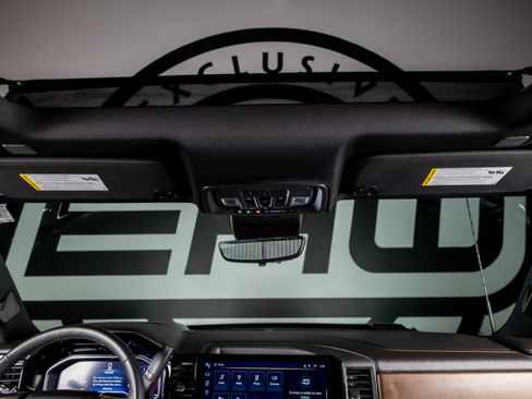 Used 2024 Chevrolet Silverado 2500 High Country w/ High Country Premium Package AWD/4WD image 10