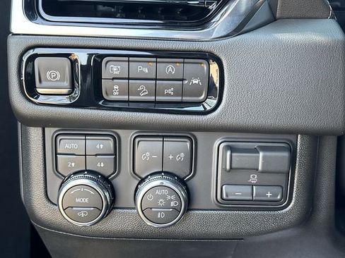 New 2026 GMC Yukon XL Denali w/ Denali Reserve Package image 18