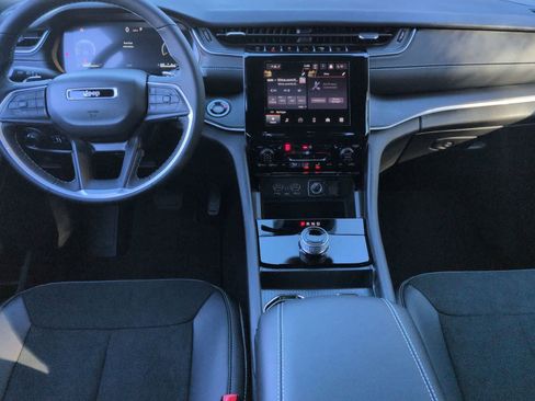 New 2025 Jeep Grand Cherokee L Altitude AWD/4WD image 5