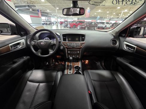 Used 2019 Nissan Pathfinder Platinum image 19