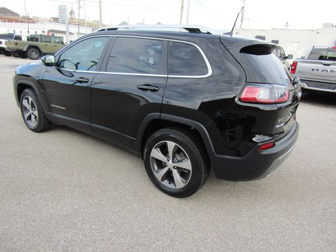 Used 2019 Jeep Cherokee Limited w/ Luxury Group AWD/4WD image 5