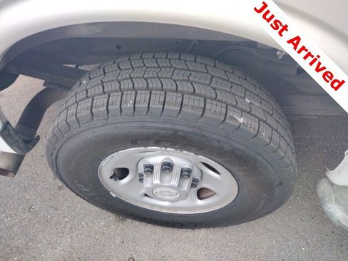 Used 2018 Chevrolet Express 2500 w/ Driver Convenience Package image 15