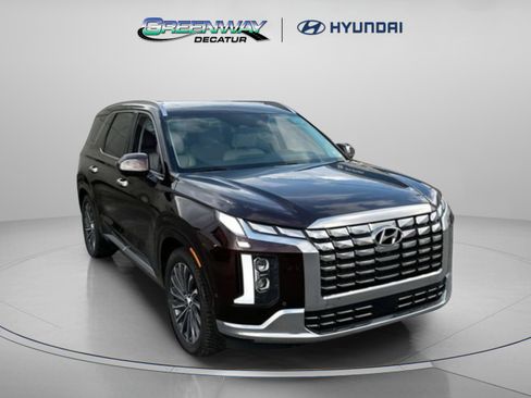 Used 2023 Hyundai Palisade Calligraphy FWD image 2